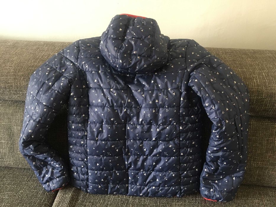 Geaca cu doua fete (rosie si albastra) pentru copil, stare foarte buna