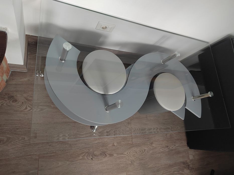 Masa de sticla cu tabureti