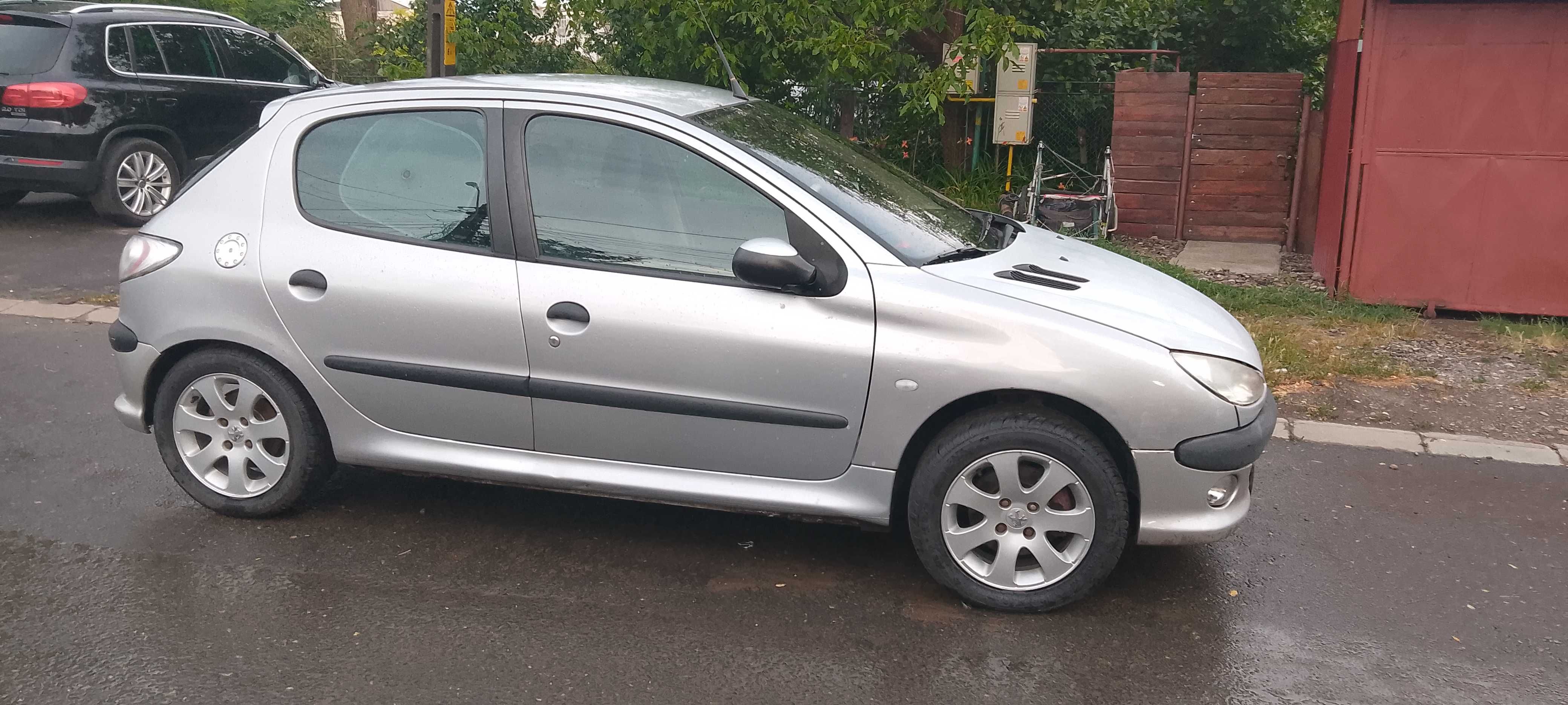 Vând pejo in stare foarte buna fara niciun defect la motor an 2002