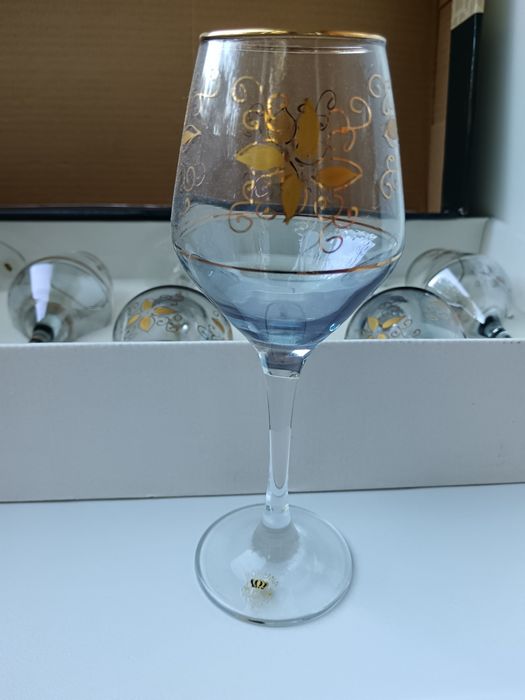 2 комплекта чисто нови чаши за вино Бохемия