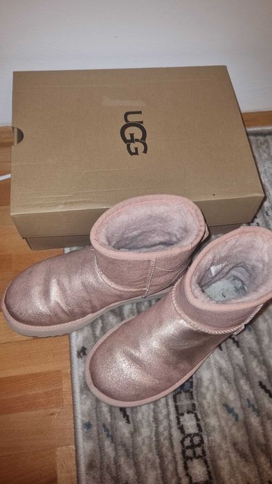 Ghete UGG marime 37