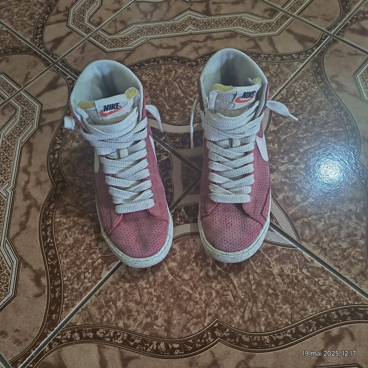 Pantofi sport Nike!
