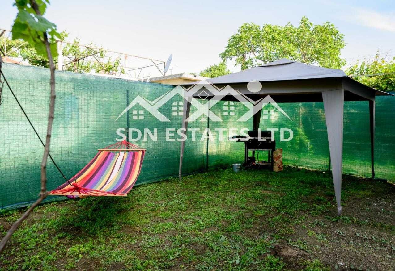 Продава КЪЩА С ДВОР И ГОЛЯМ ГАРАЖ в гр. Казанлък
