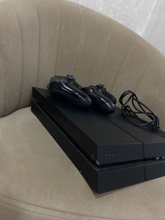 PlayStation 4 + Диски с играми