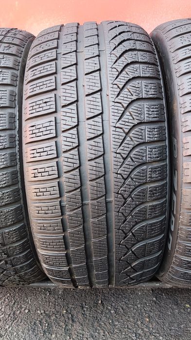 4бр. зимни гуми 235/40/19 Pirelli PZero Winter 
dot2921
6.7mm
Гумите с