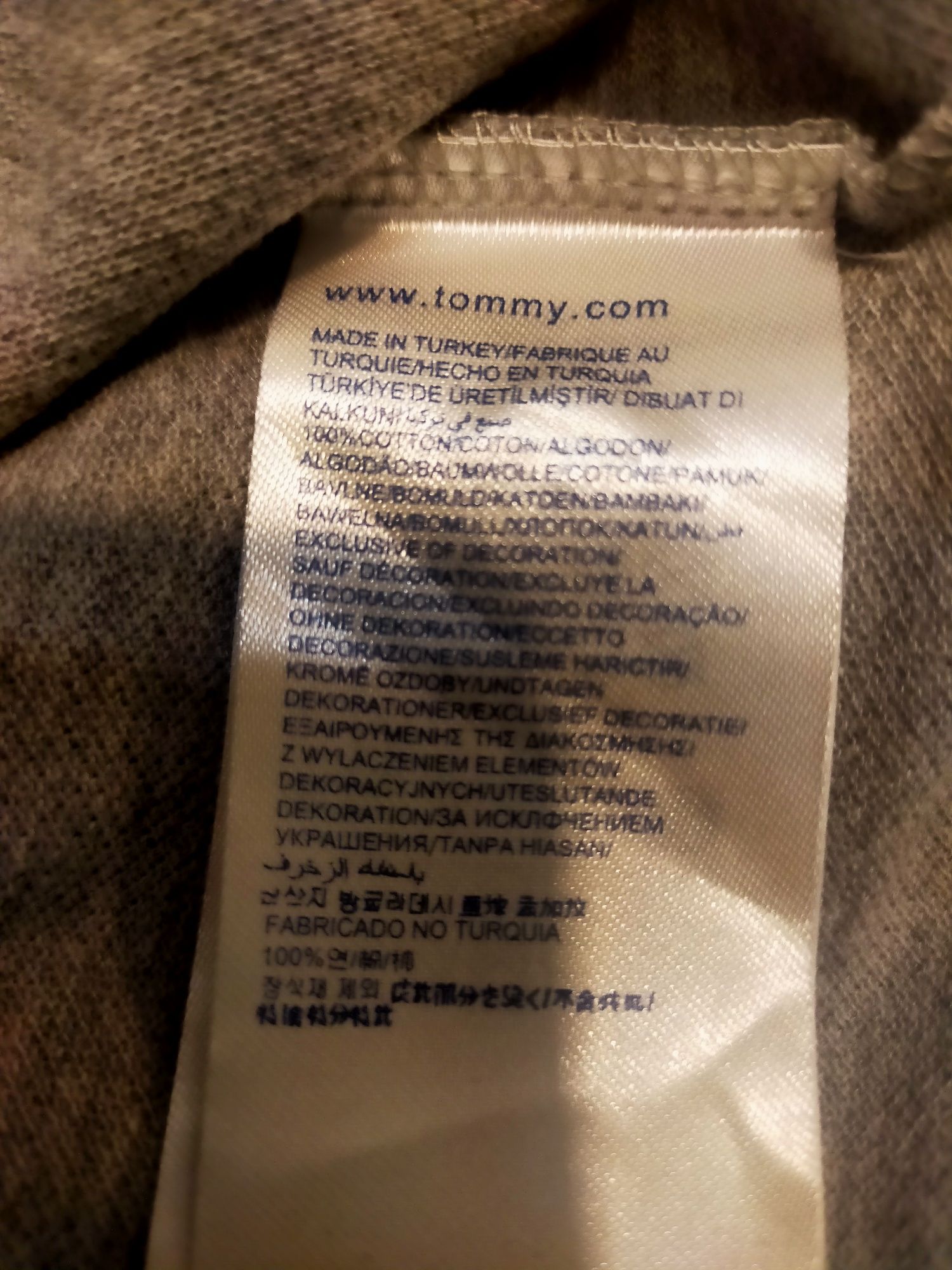 Vând tricou TOMMY HILFIGER mărimea XXL