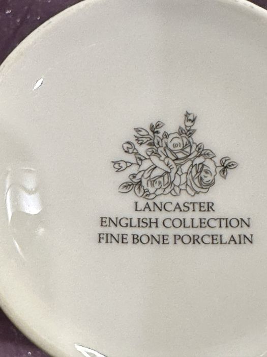 Фин костен английски порцелан 2 чаши на  Lancaster porcelaHeразпечатва