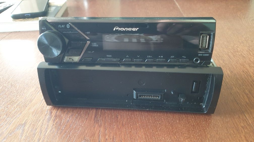 Авто плеър радио музика за кола Пайнер Pioneer USB AUX Bluetooth