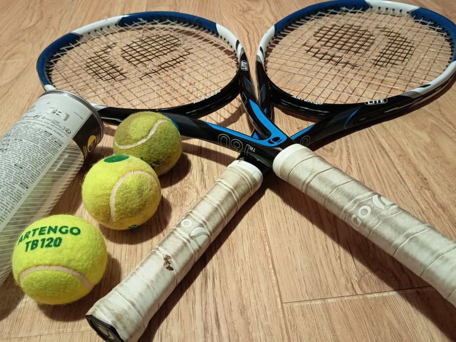 Rachete de tennis cu tot cu mingi