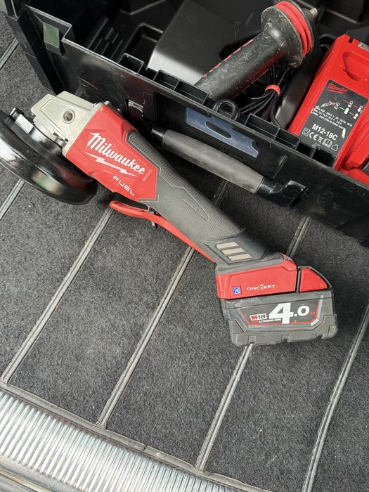 Milwaukee Fuel Ъглошлайф