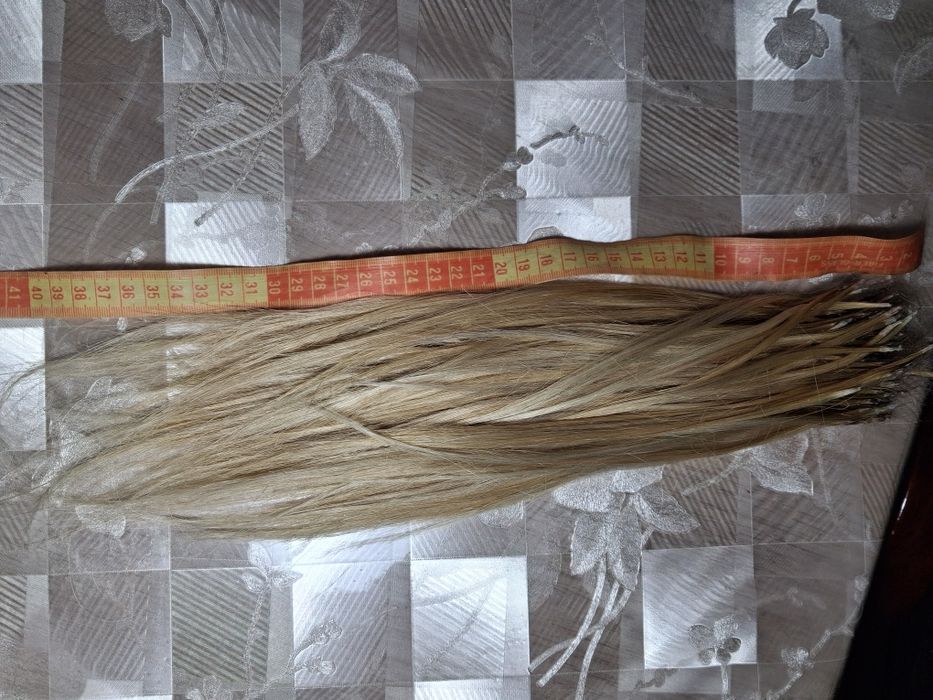 Продам волосы б/у натуральные. Дл.35 -40см.блонд.пшеница