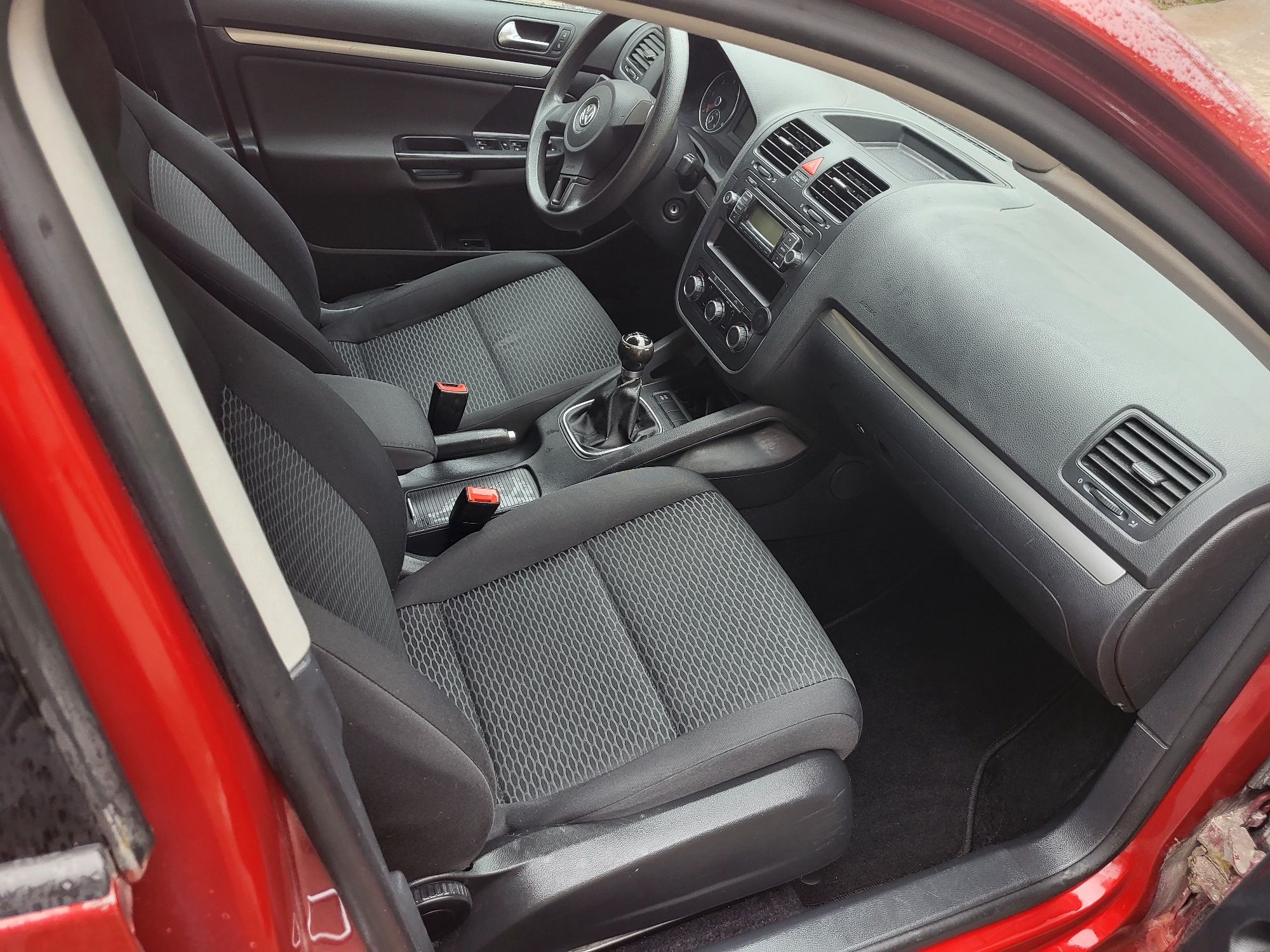 Jetta Anul 2010 Euro5 1.6 tdi 105cp Jante aluminiu Cauciucuri iarna