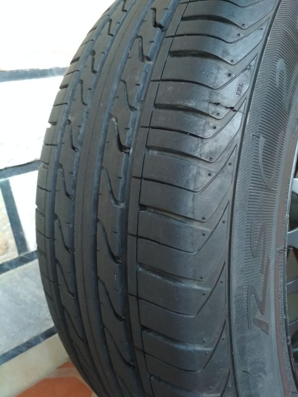 Mers E210 ga taqilgan 215/55 R16