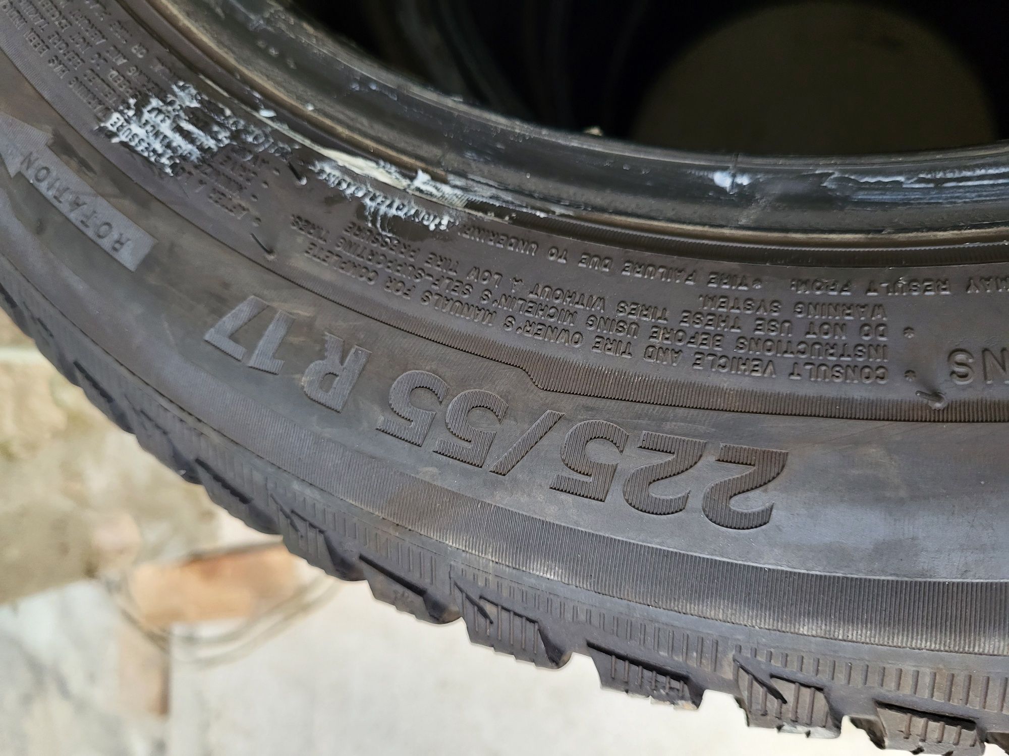4 бр зимни 225/55/17 Michelin RFT
