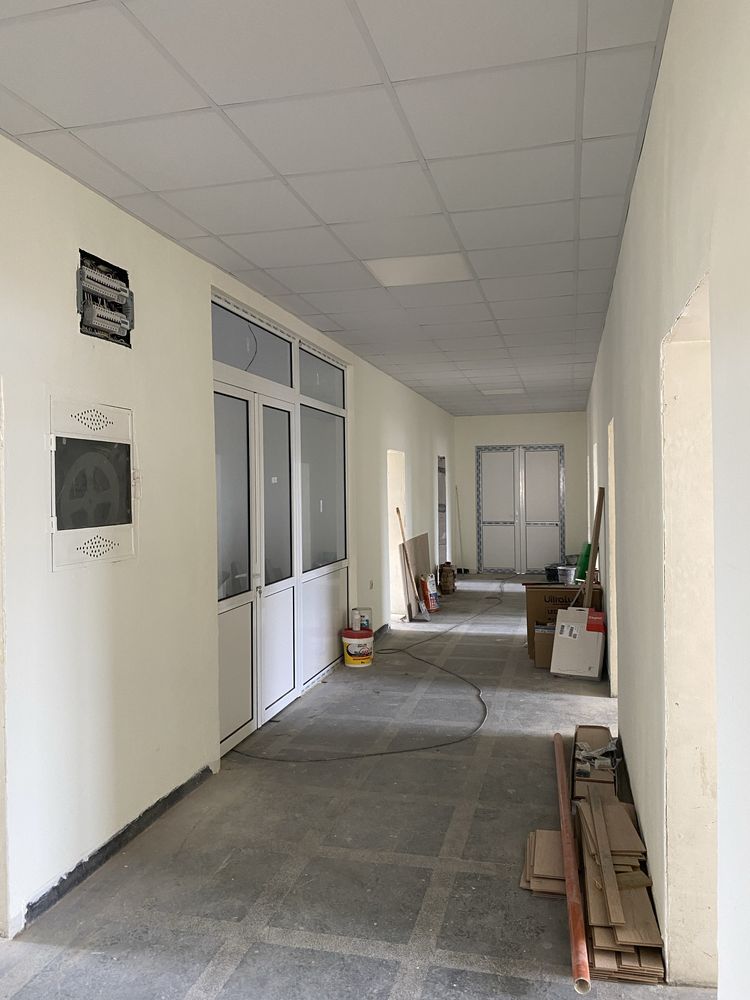 Етаж от Административна сграда 400 м2.