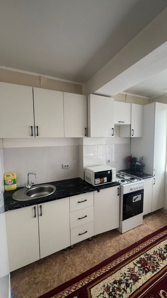 Продаётся кухонный гарнитур,шкаф для одежды,шкаф в прихожую