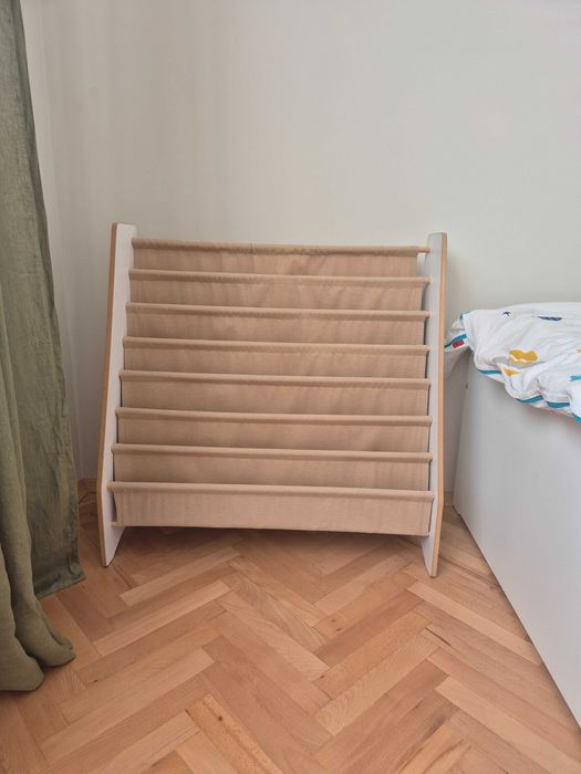 Детска Монтесори библиотека от дърво и плат