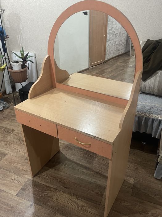 продам туалетный столик