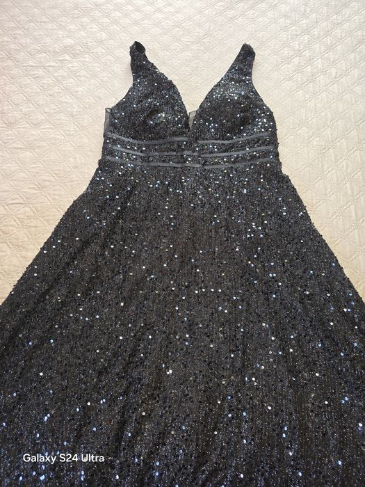 Официална черна рокля