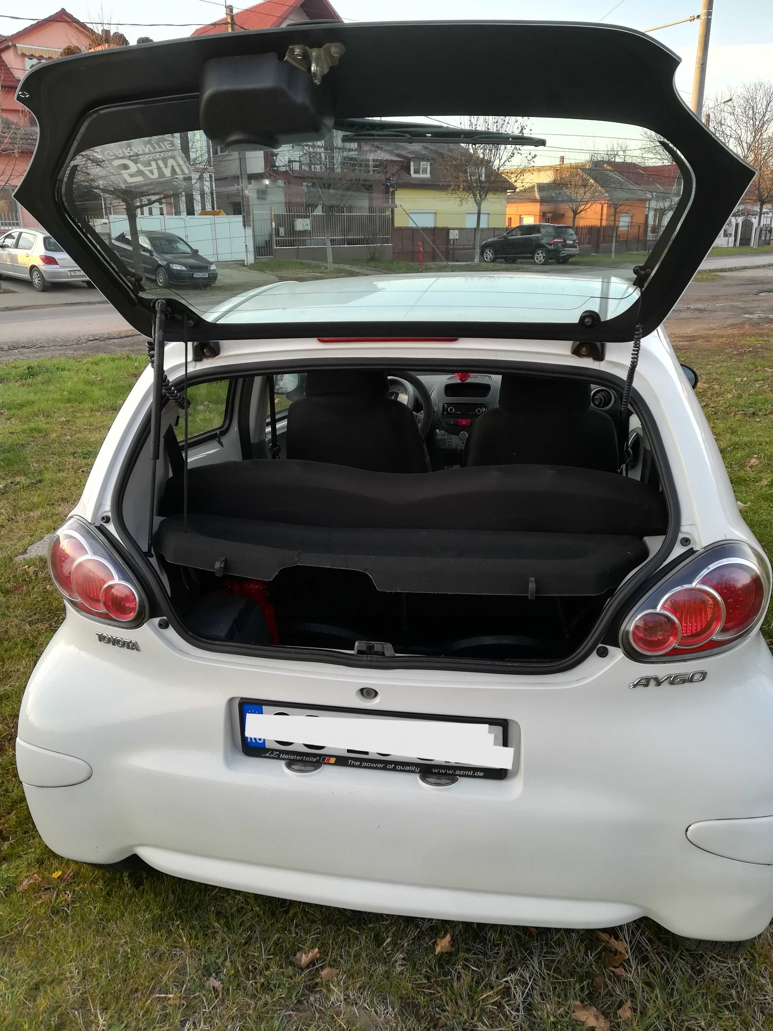 Autoturism Toyota Aygo alb