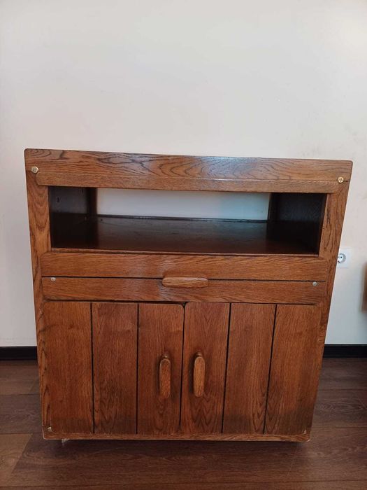 Vând comoda TV  in stare buna