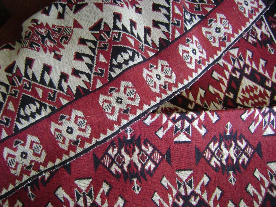 Килим -вълнен-нов