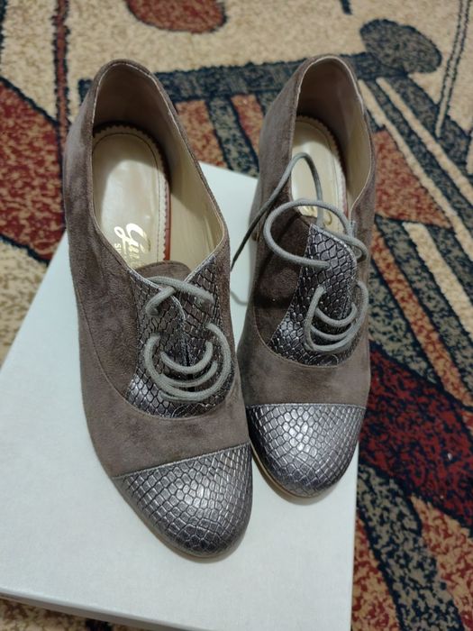 Vând următoare incaltaminte