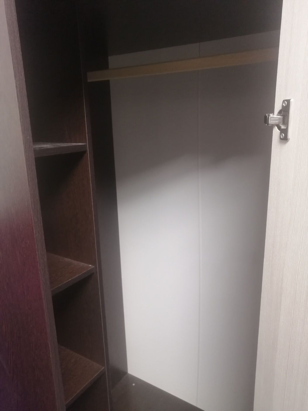 Шкаф угловой в отличном сосотоянии