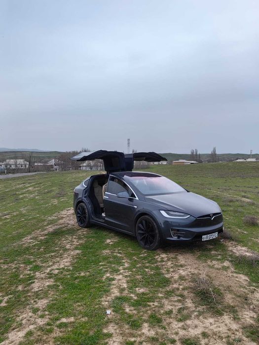 Tesla Model X в отличном состоянии . Батарея 600км .