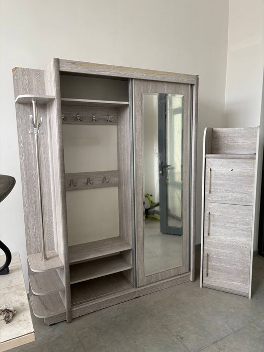 Комплект мебели Aiko — для офиса. Чуток пылью покрыло.