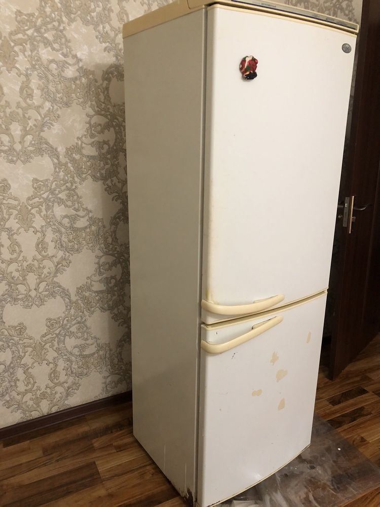 Холадилник сотилади