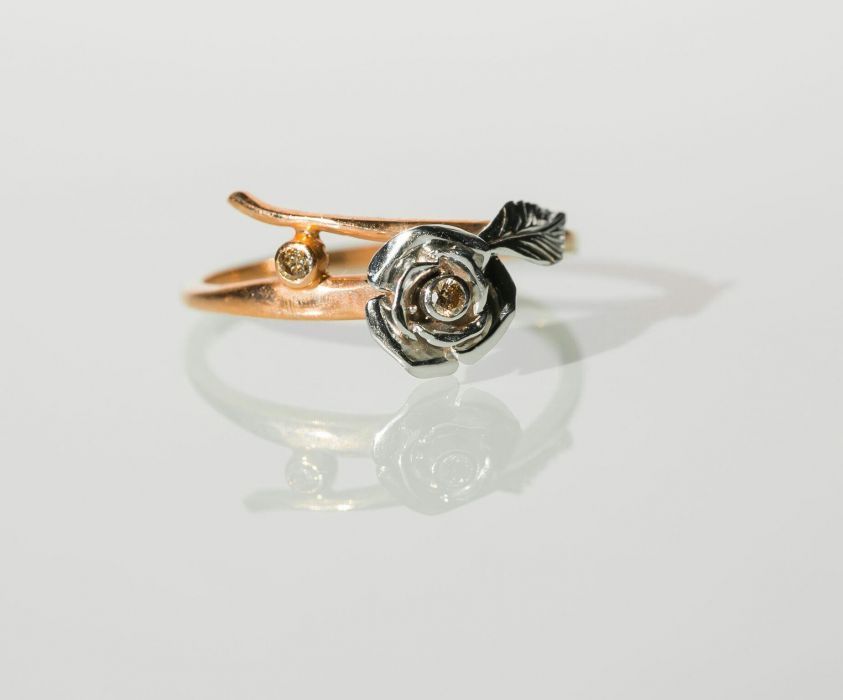 Продам женский набор серьги и кольцо с бриллиантом