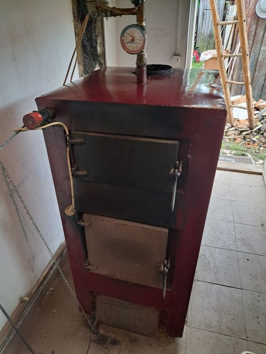 Vând centrala pe lemne, URGENT!