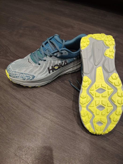 H O K A.      Обувки за бягане. Clifton 9 и  Challenger ATR 7