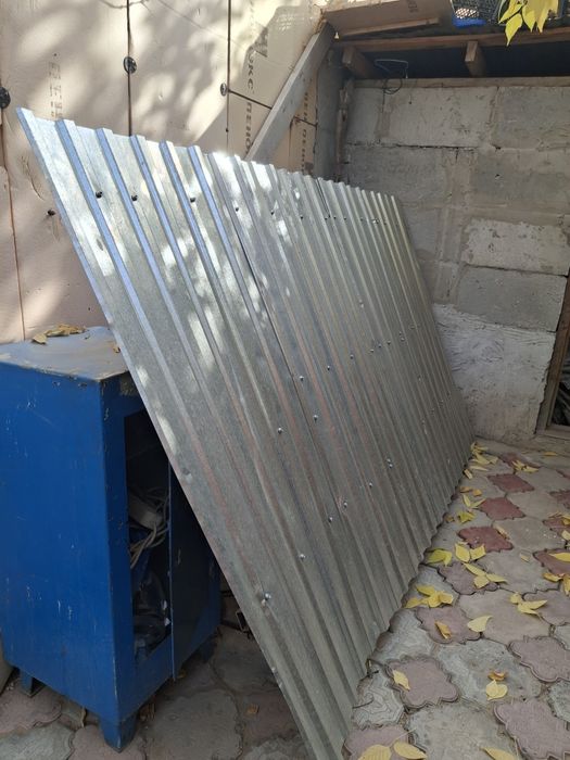 Продам козырёк для дома, размер 2.5 на 1.5