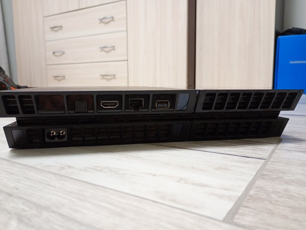 Ps 4 fat с игри и 1 джойстик