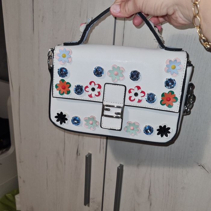 Geanta deosebita impecabila.