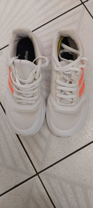 Маратонки Адидас почти нови