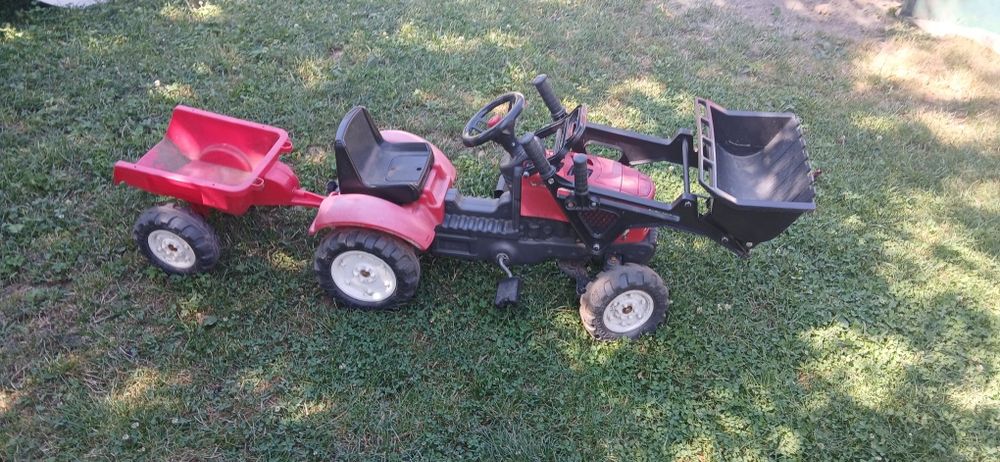 Tractoras cu pedale si remorca