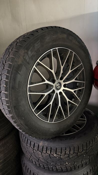 Продам резину с дисками от Hyundai R18 245/60