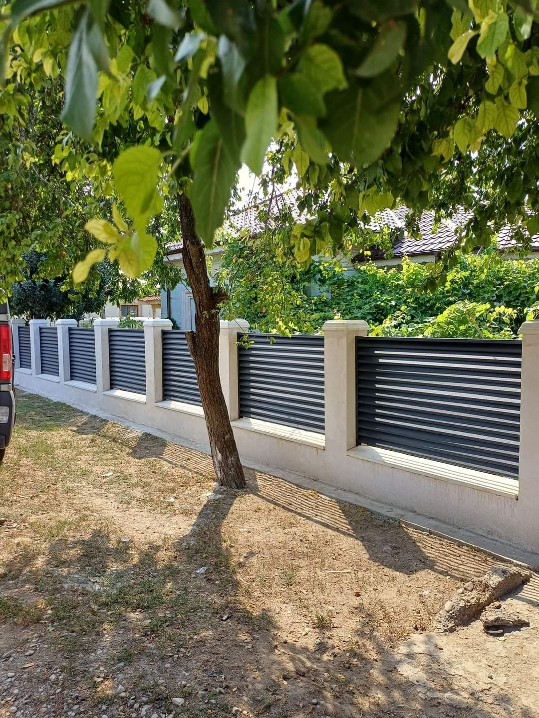 Construim garduri din panouri stil jaluzele,sipcă metalică,tablă