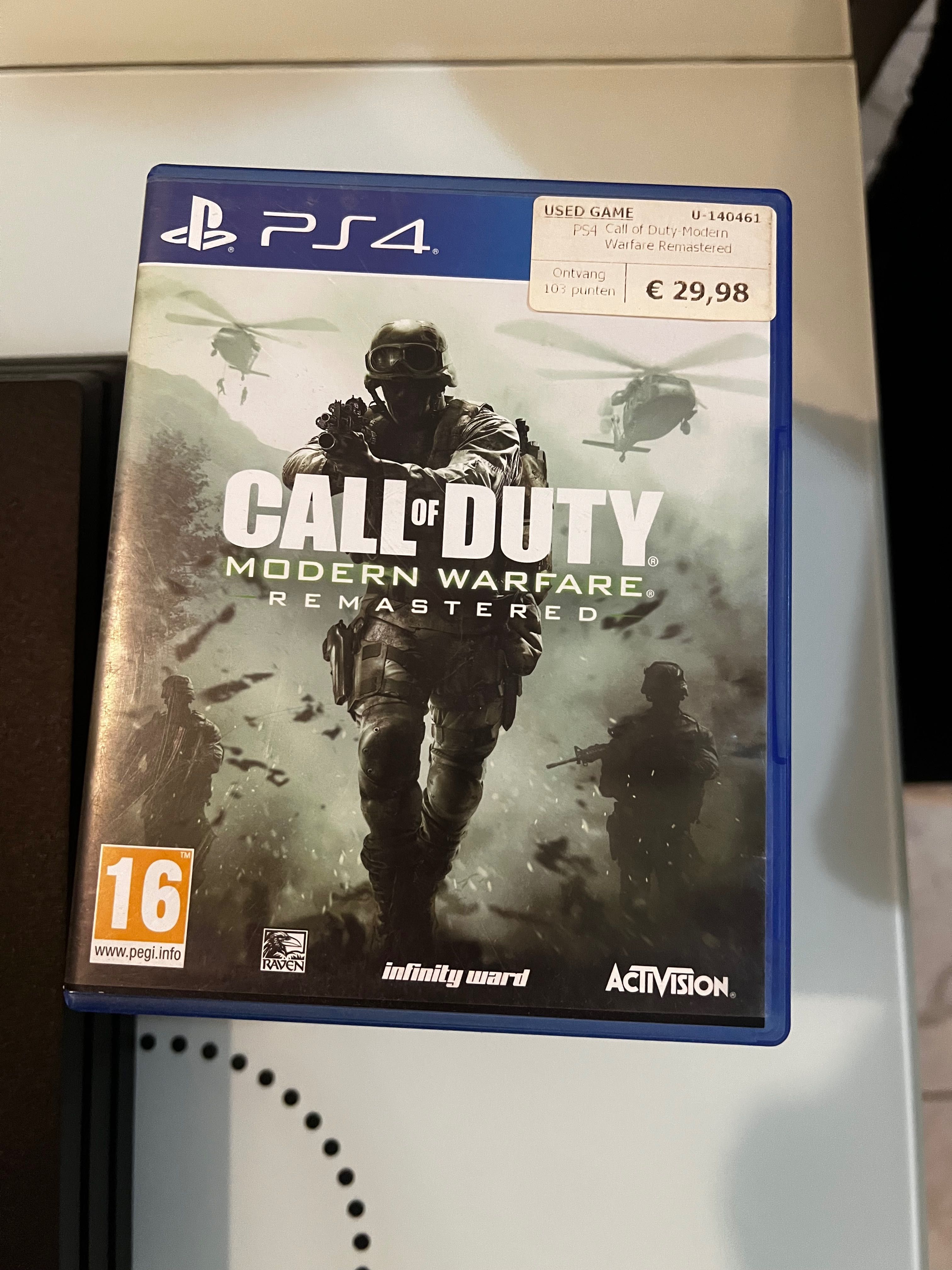 PS 4 Pro ,1Tr+8 jocuri+ 3 console