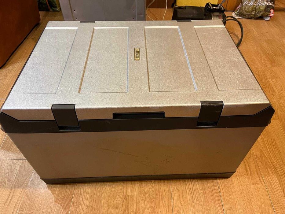Vand frigider Waeco 80 litri , 12V/24V/220V.Congeleaza pana la -18 C.