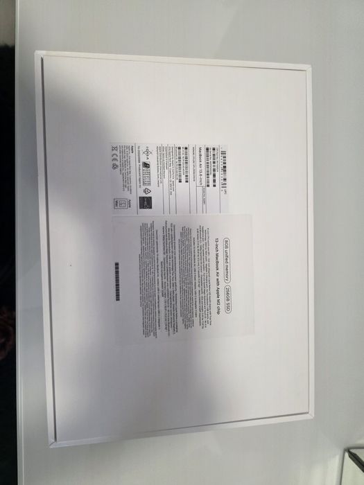 MacBook Air M2 13.6” Midnight – Ca nou, 97% baterie, garanție 2026 oct