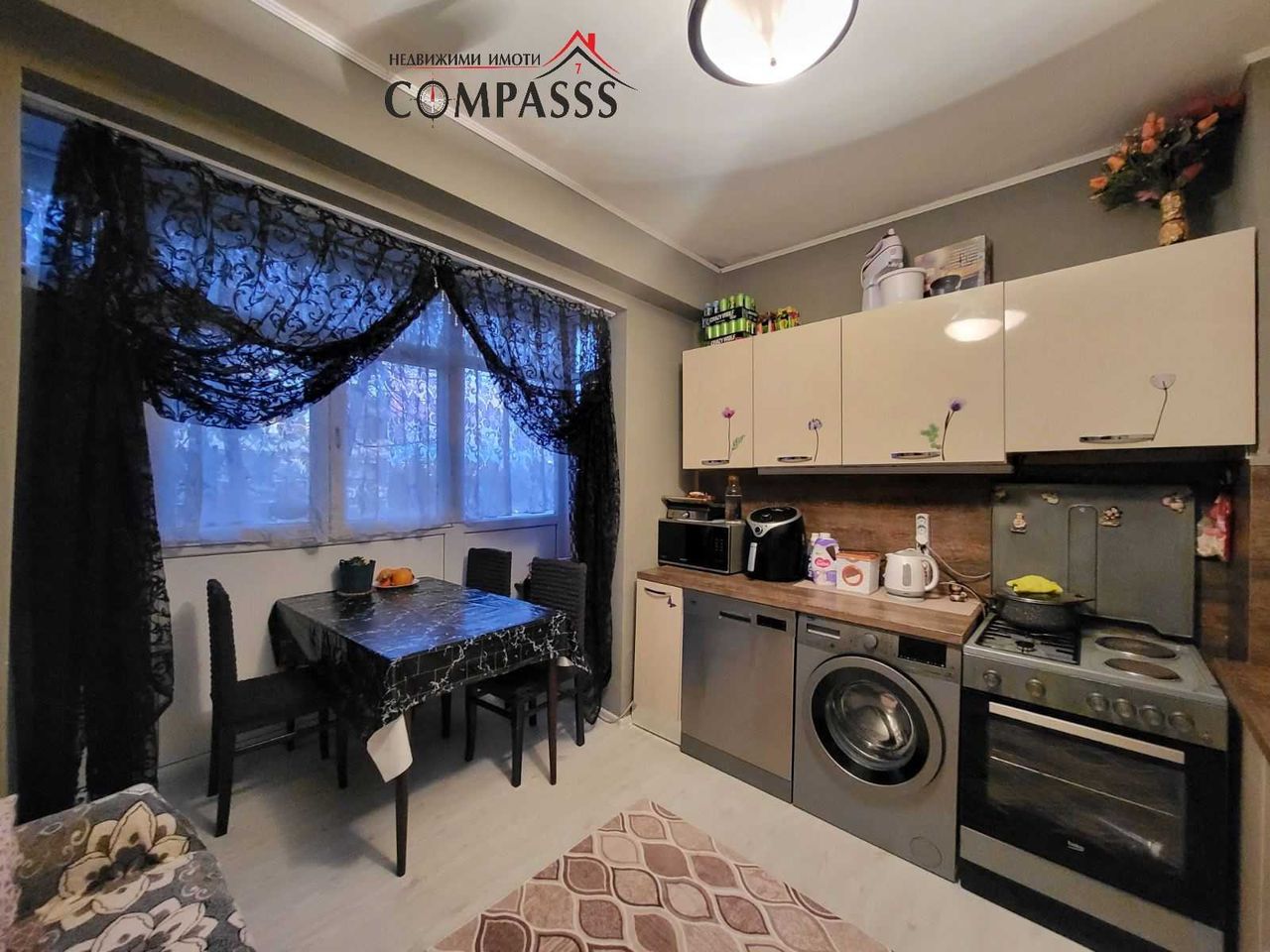 Продава се Тристаен апартамент в Добрич, Христо Ботев - 90 кв.м за 992 €/кв.м - Снимка #2