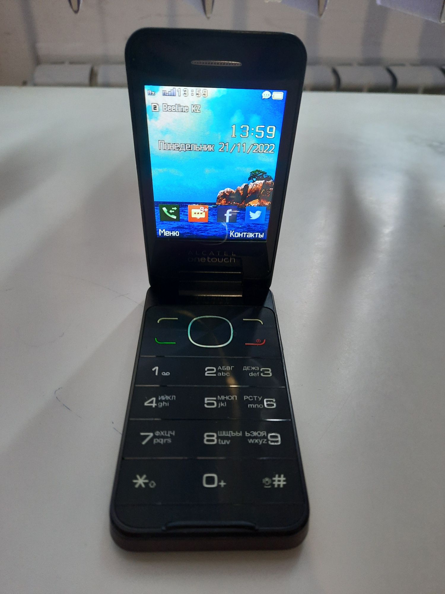 Продам простой телефон "Alcatel one touch"