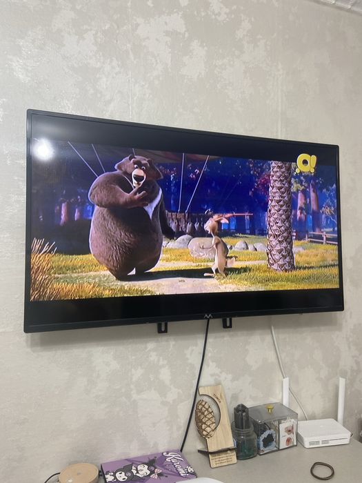 Телевизор AVA 40E2A 101 см черный