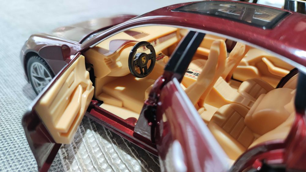 Метални колички Порше/Porsche Panamera. Мащаб 1:24.
