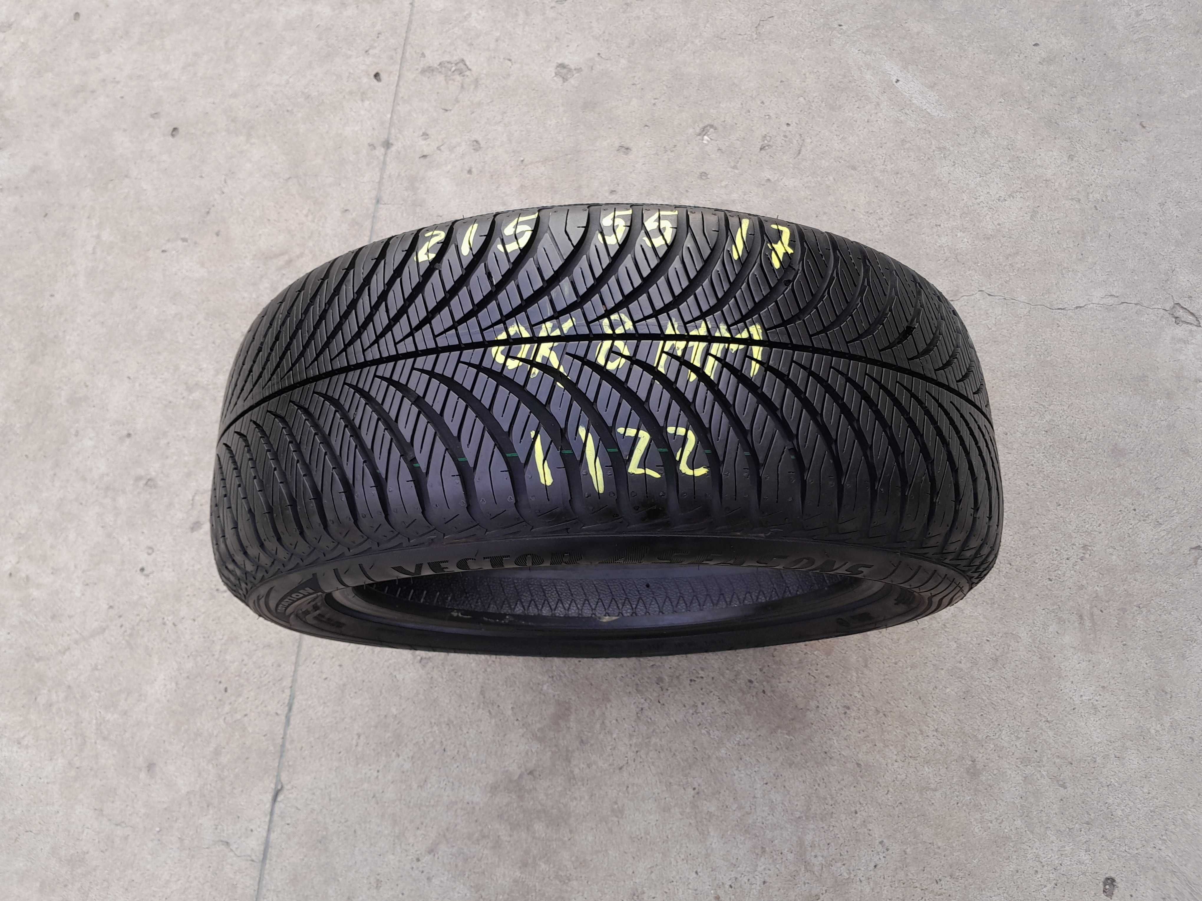 O anvelopa 215 55 17 goodyear vector 4 season profil 8 mm 2022