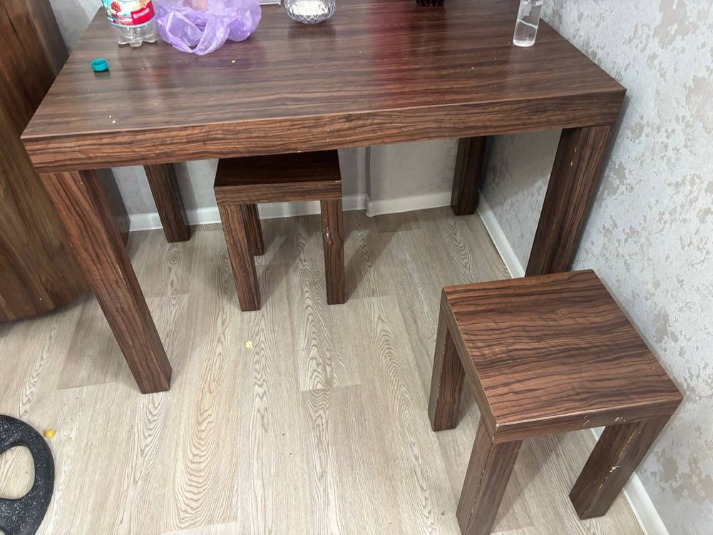 стол с табуретками в комплекте